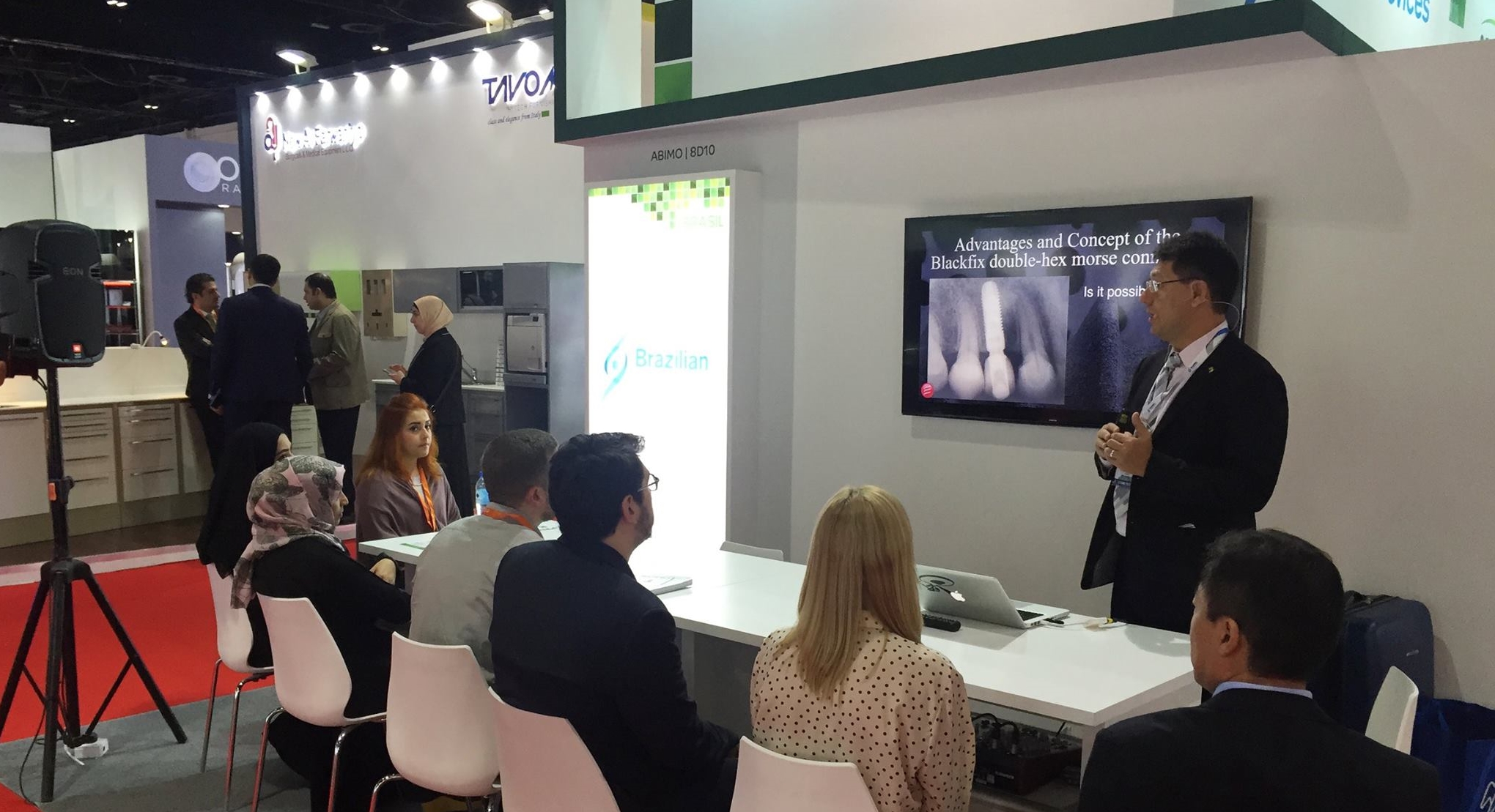 ODONTOLOGIA BRASILEIRA SE APRESENTA NA AEEDC DUBAI