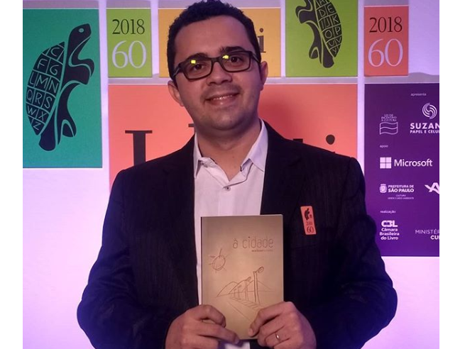 Vencedor do Jabuti 2018 é homenageado na Feira do Livro de Brasília