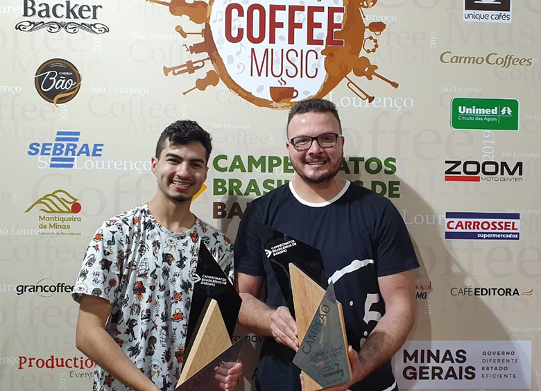 Tiago Rocha e Emerson Nascimento são campeões de Latte Art e CIGS