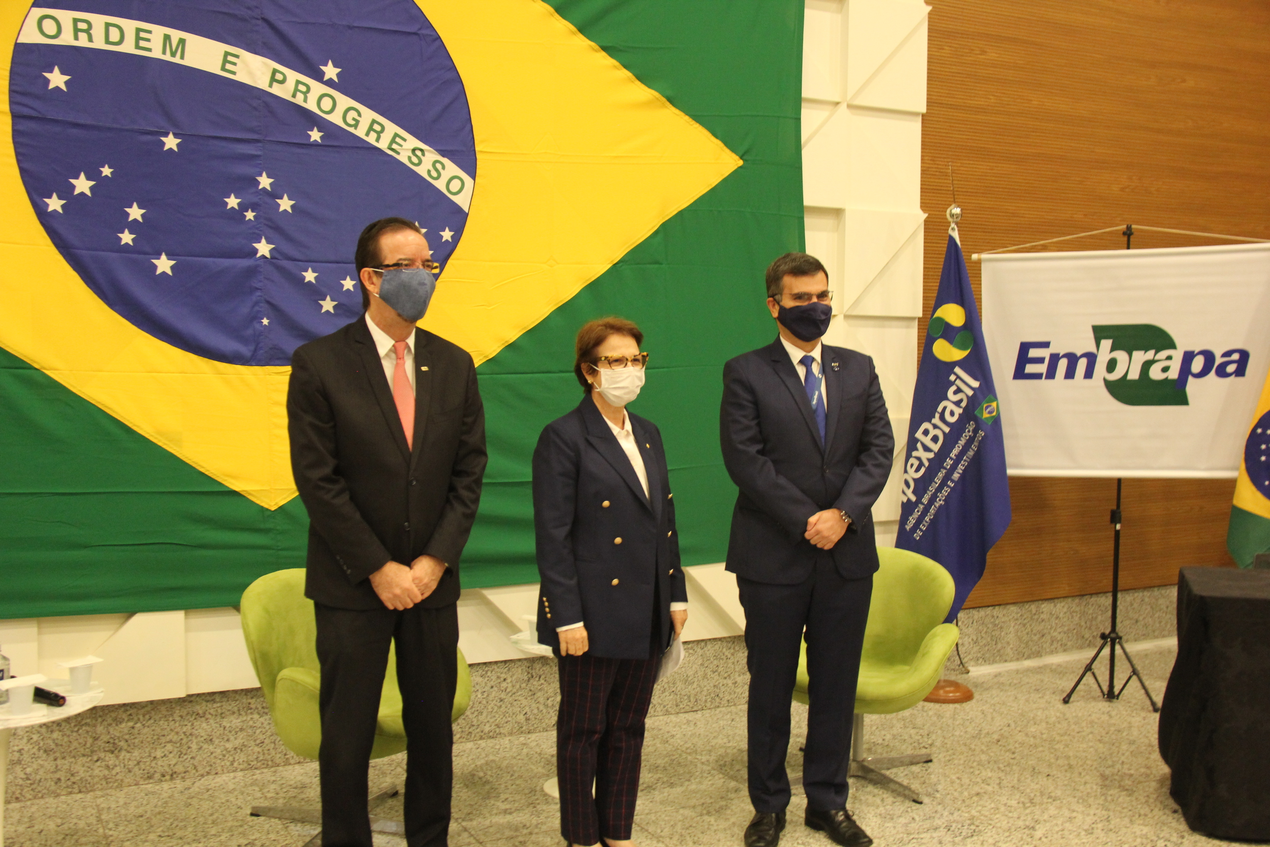 Embrapa e Apex-Brasil assinam acordos de cooperação