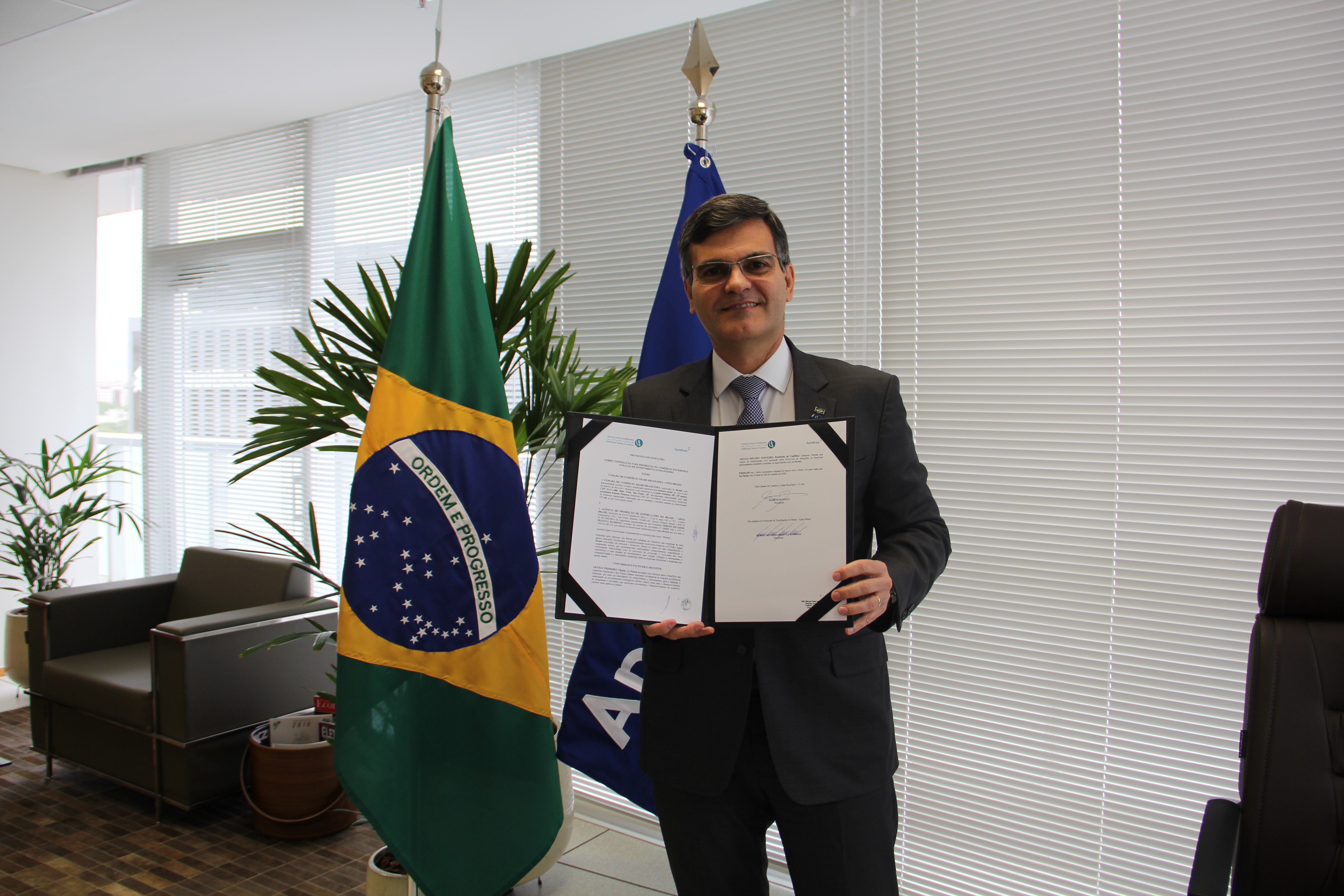Apex-Brasil e Câmara de Comércio Árabe-Brasileira assinam Protocolo de Intenções