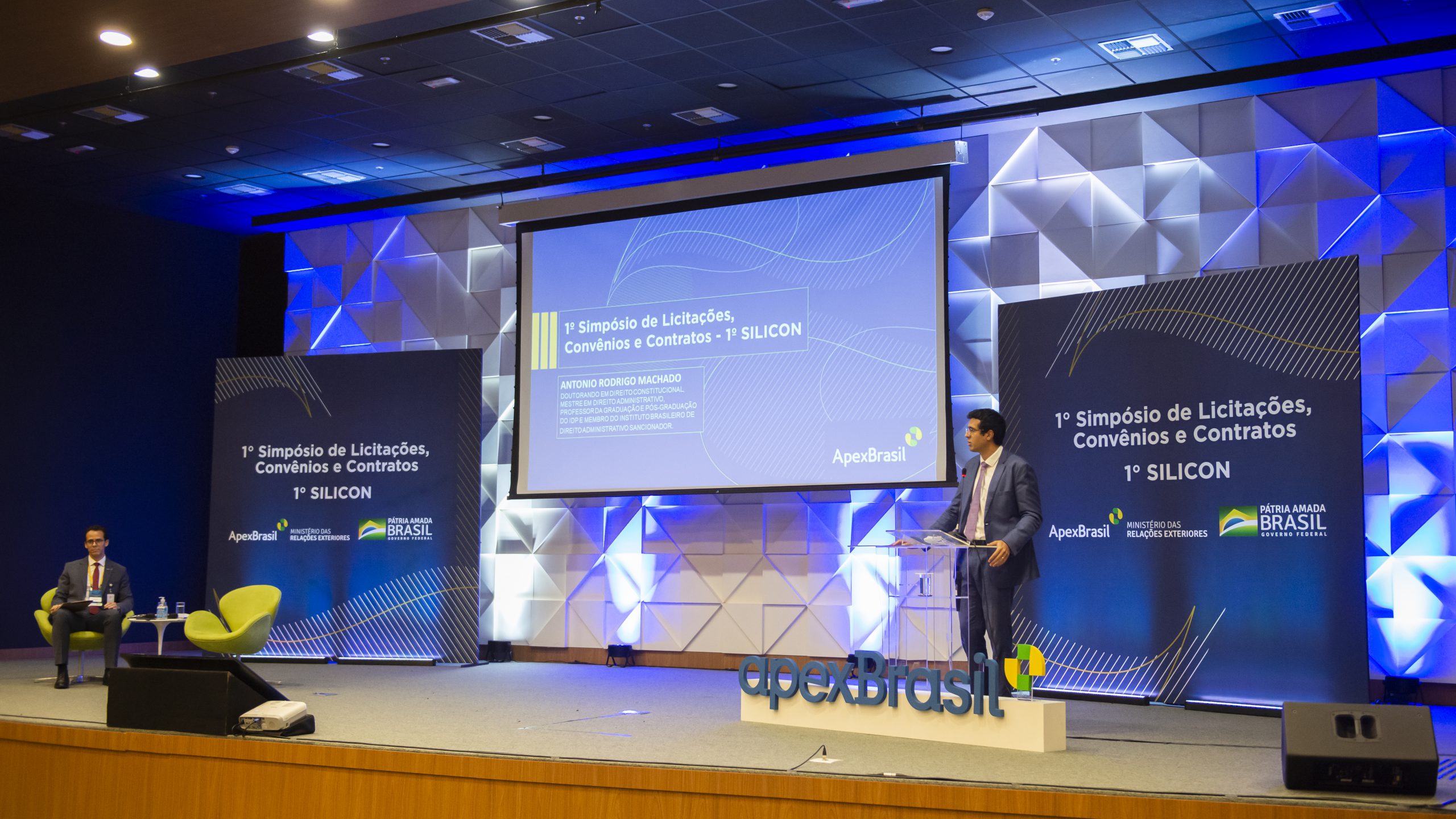 Apex-Brasil promove simpósio Silicon sobre inovação em licitações, convênios e contratos