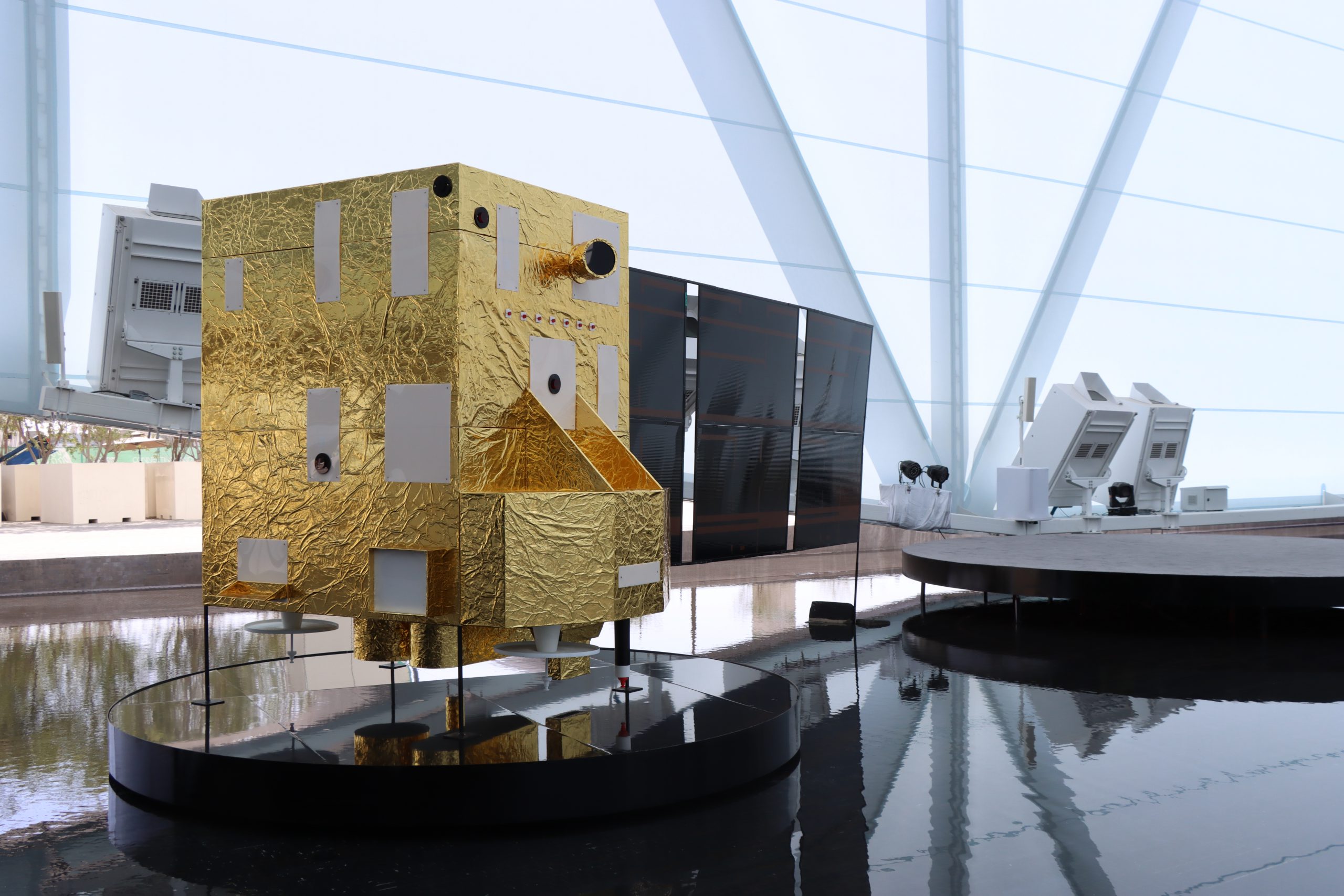 Expo Dubai: Semana do Espaço expõe protótipos de satélites brasileiros no Pavilhão Brasil